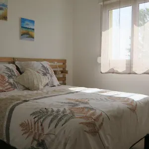 Chaleureux Et élégant En Résidence. Appartement Labastidette